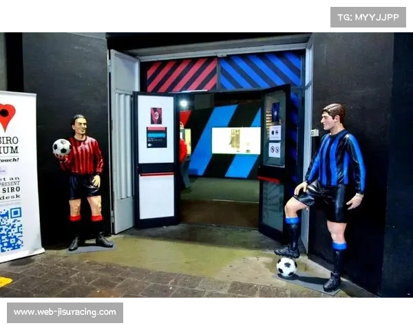 足球艺术展巴黎开幕：经典球衣与奖杯陈列